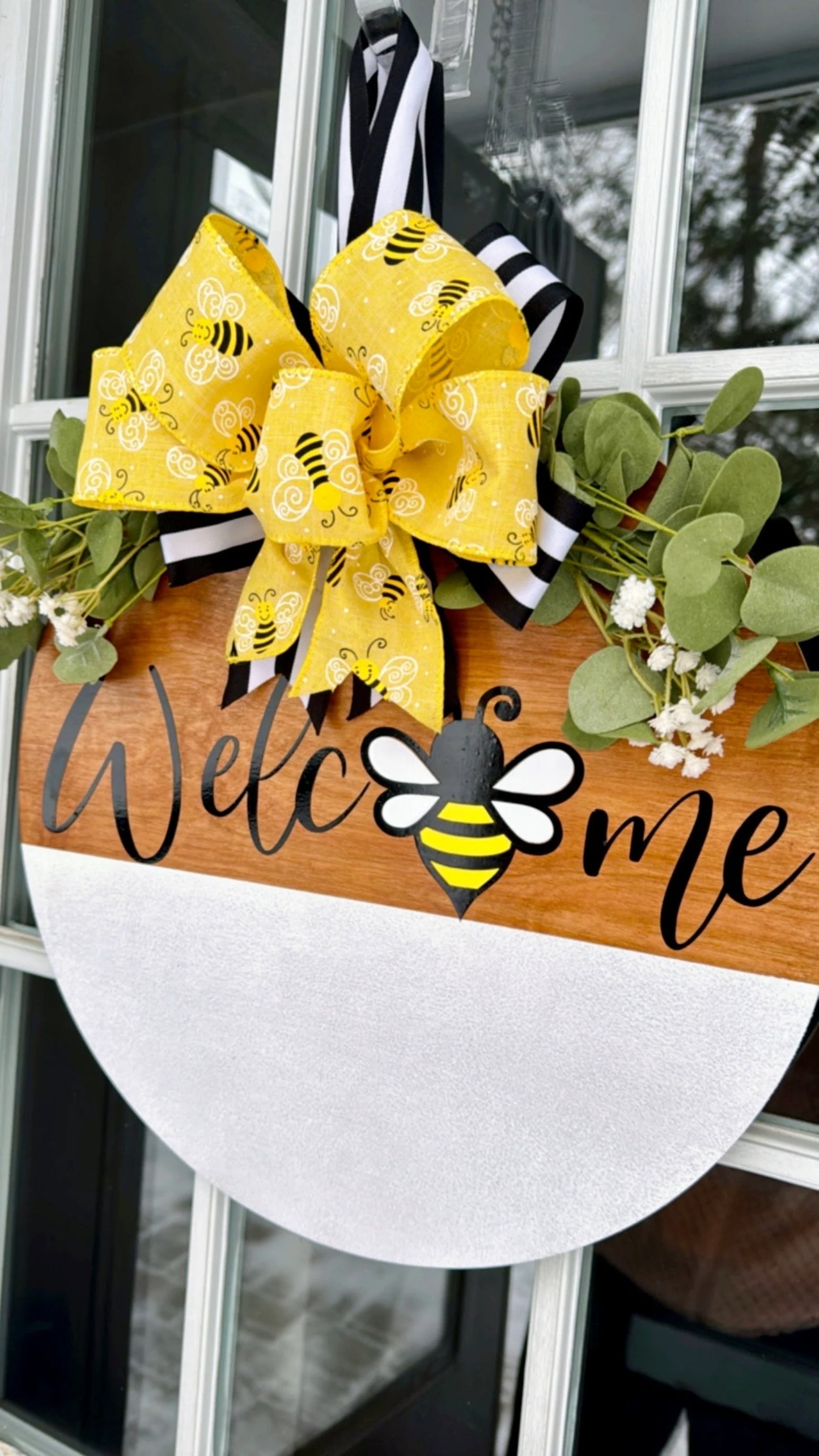 Bee Welcome Door Hanger