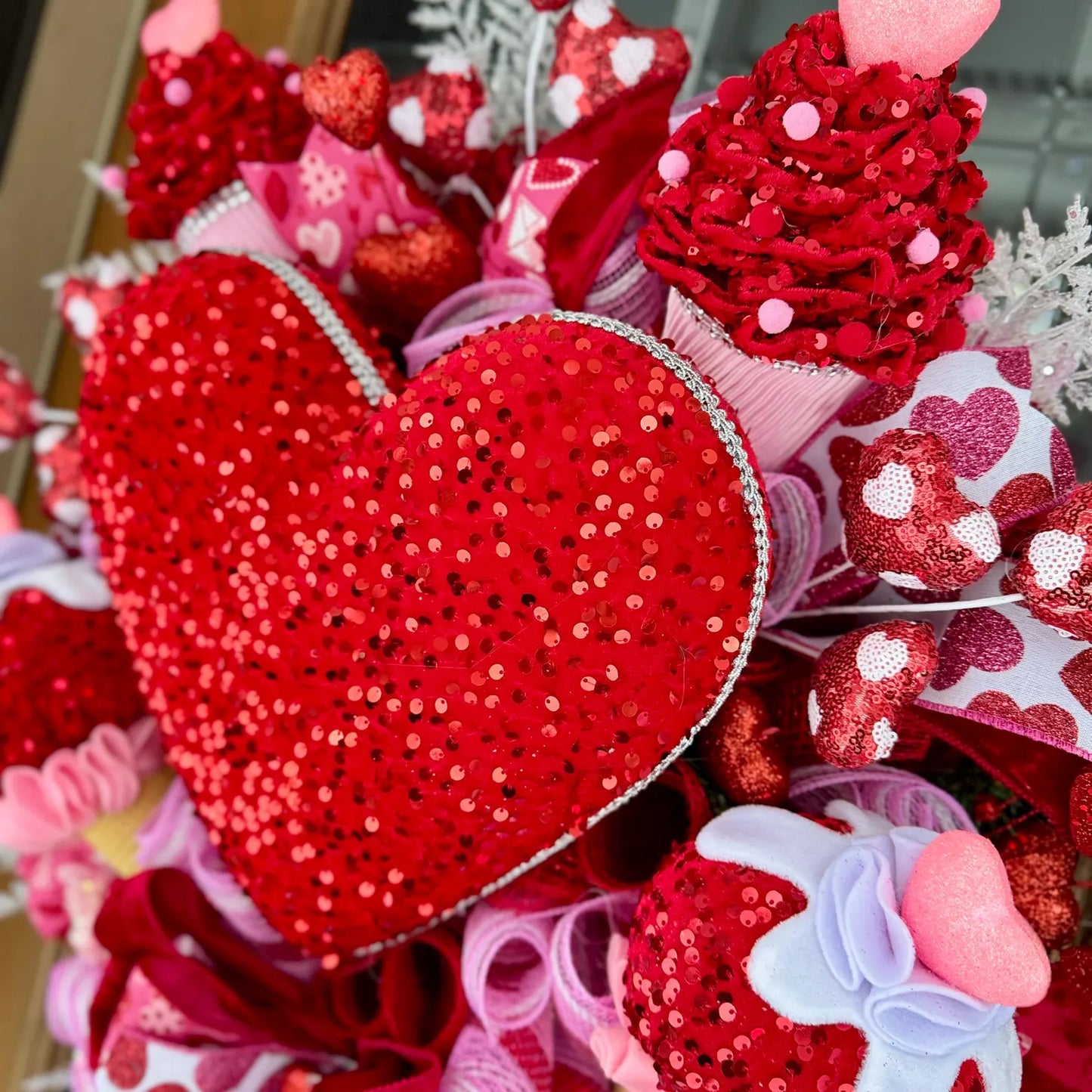 Valentine’s Day Heart Wreath | Valentines Day Door Decor | Valentine’s Decor